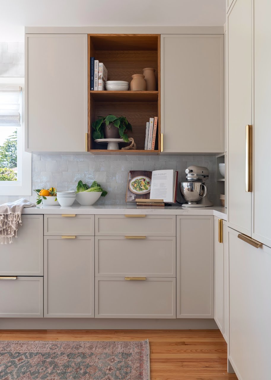 Creating a Transitional Kitchen Style with Blend of Traditional and Modern Cabinets